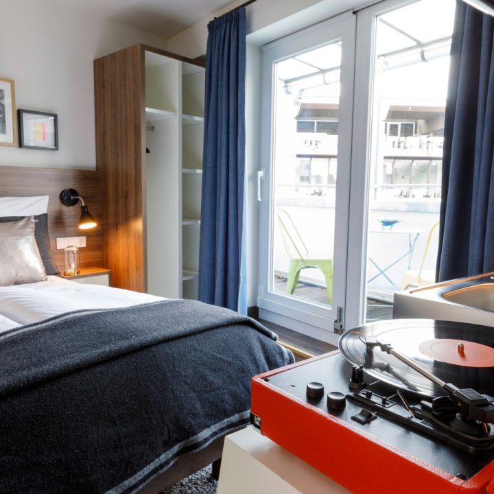 Modernes stylisches Zimmer im KONCEPT HOTEL