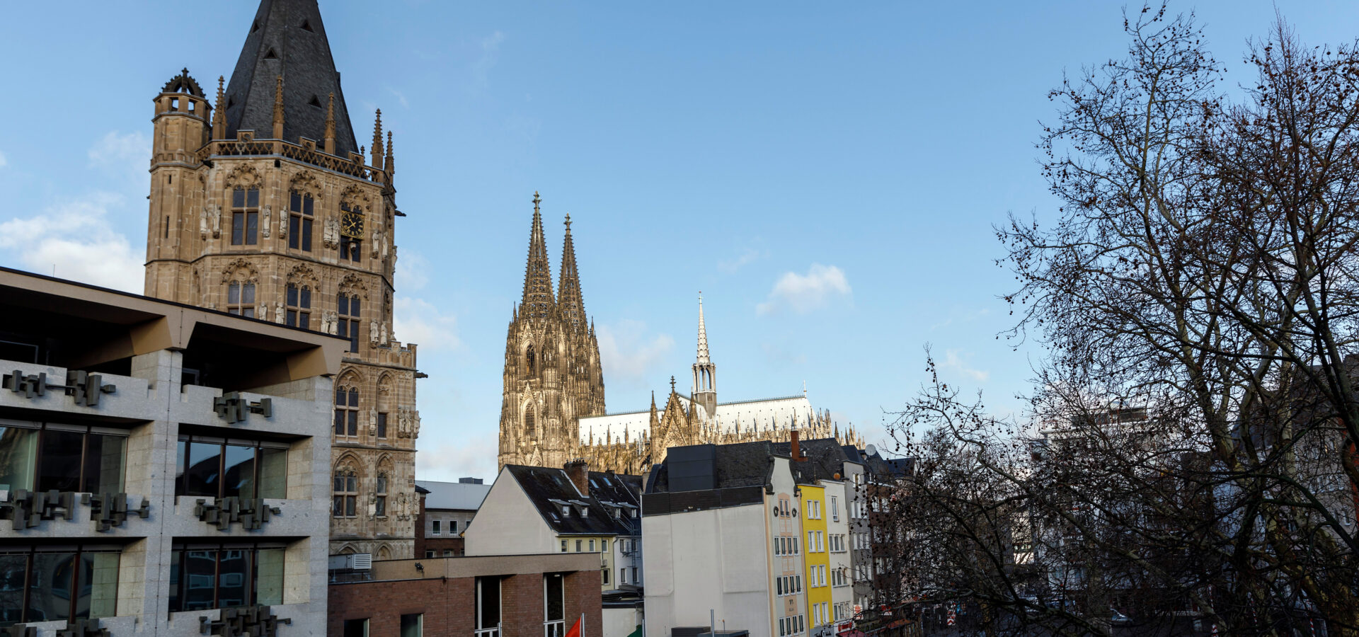 Blick aus dem KONCEPT HOTEL Zum Kostbaren Blut auf den Kölner Dom
